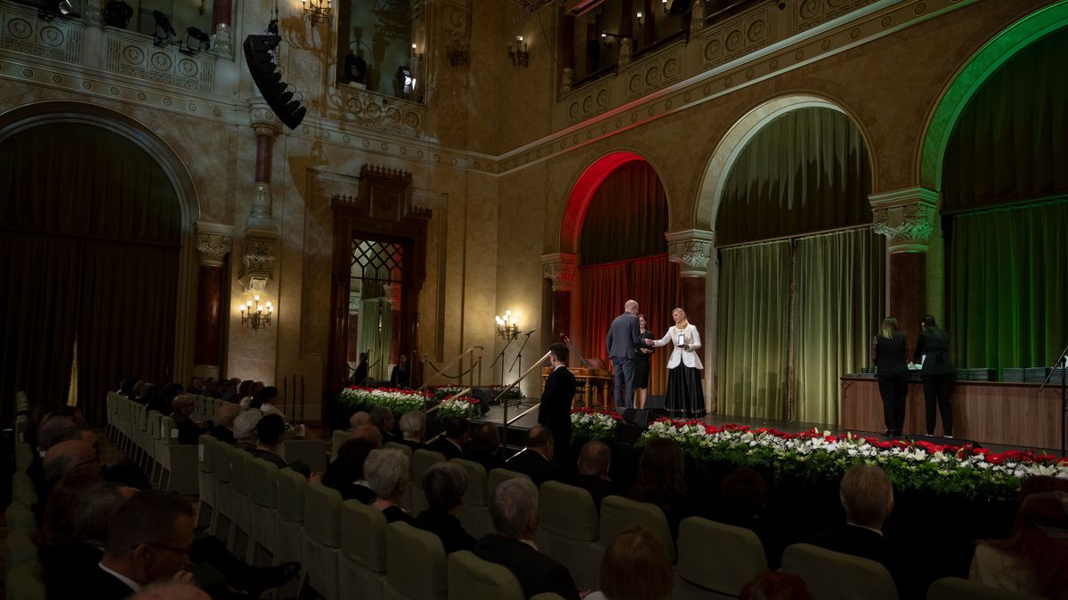 Dr. Stenger-Kovács Csilla állami kitüntetésben részesült